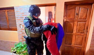 Detuvieron a una abuela, a su nieta y a un ex policía por vender cocaína en Córdoba
