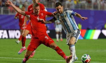 Furor en Rosario por la Selección: un helicóptero con la camiseta de Messi paralizó la ciudad tras el pase a semis