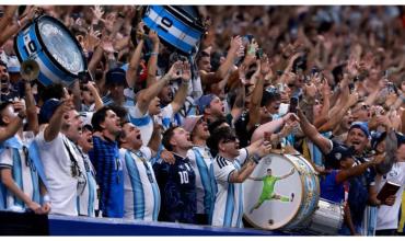 La Selección Argentina juega con la gente: los hinchas ahogaron el himno de Inglaterra