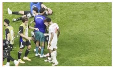 Escándalo en el Mundial: cobarde cachetazo de Bellingham al “Colo” Barco tras la eliminación de Inglaterra