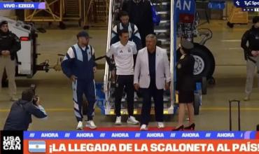 La Selección Argentina llegó al país tras el subcampeonato en el Mundial 2026 y fue recibida por una multitud