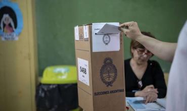 Cuatro de cada 10 argentinos rechazan a Milei y al kirchnerismo por igual, según una encuesta