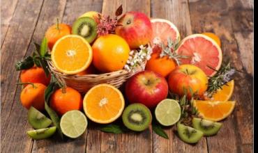 Una nutricionista  analizó la importancia de la hidratación y el consumo de frutas en invierno