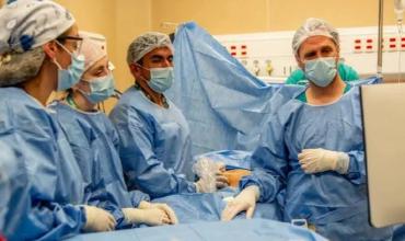 Cirugía inédita en el Garrahan: un bebé con anemia severa recibió una transfusión de sangre dentro del útero
