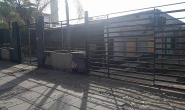 Desvalijaron un local en refacción y la víctima encontró al presunto ladrón usando su ropa de trabajo