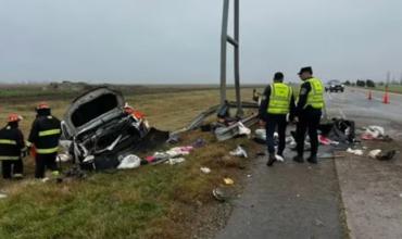 Accidente fatal en la autopista Córdoba-Rosario: una camioneta perdió el control, chocó contra un cartel y murieron tres personas