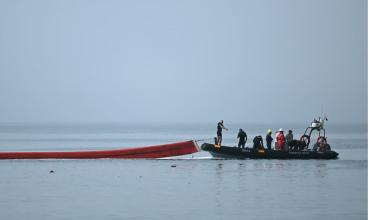 España instala en el mar la barrera de contención en Ceuta para frenar la llegada de migrantes a nado desde Marruecos: tendrá una parte visible y otra sumergida