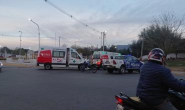 Siniestro vial en Oyola y Roque Luna: un motociclista perdió el control y cayó sobre el asfalto