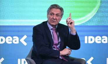 El Gobierno dice que comprará al menos otros US$10.000 millones de reservas antes de las elecciones de 2027