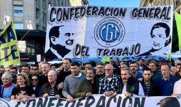 La CGT marcha al Ministerio de Economía por la situación de los morosos y las pymes reclaman por el cierre de empresas