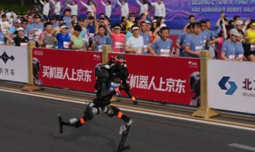 Un robot chino batió el récord mundial de los 100 metros en apenas 9,32 segundos