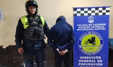 Detuvieron a un hombre acusado de rociar con alcohol y prender fuego a su pareja en la puerta de su casa
