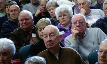 Más del 40% de los hogares con adultos mayores tiene ingresos insuficientes, según la UCA