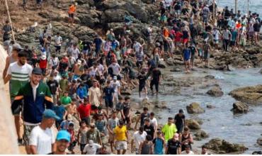 Detienen a cuatro inmigrantes por apedrear a soldados en Ceuta