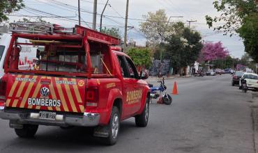 Dos personas resultaron heridas tras un choque entre una moto y un auto