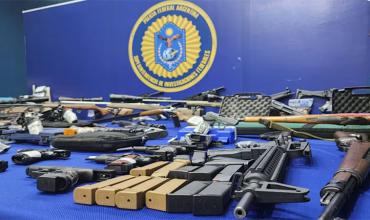 Confirmaron que 742 pistolas y escopetas fueron desviadas por testaferros al mercado que abastece a bandas