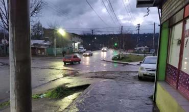 Una mujer roció con combustible a una empleada de una panadería e intentó prenderla fuego: un vecino la persiguió y la atrapó