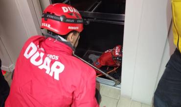 Tragedia en Córdoba: un guardia de seguridad murió tras quedar atrapado en el ascensor de un edificio