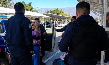 Un padre habría agredido a su hija y mujeres que presenciaron la situación llamaron a la Policía