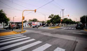 La Municipalidad endurece los controles por cruzar semáforos en rojo