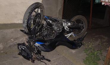 Un joven resultó herido tras un fuerte choque entre una moto y un auto en Ulapes