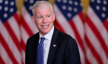 El secretario de Energía de Estados Unidos llegó a Venezuela para cerrar el histórico acuerdo petrolero