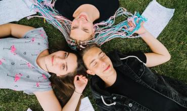 El Gobierno implementará un plan para detectar problemas de salud mental en adolescentes en las escuelas