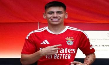 Claudio Echeverri fue presentado en Benfica y usará la 30 de Nicolás Otamendi