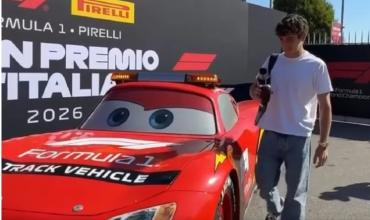 Como un niño: la reacción de Colapinto al ver al Rayo McQueen que terminó en blooper