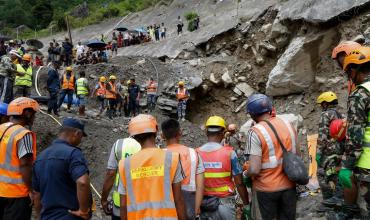 Nepal: rescatan con vida a dos trabajadores atrapados 9 días en el túnel de una hidroeléctrica