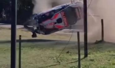 🚨 FUERTE VUELCO EN EL RALLY ARGENTINO: UN AUTO TERMINÓ DADO VUELTA DURANTE LA COMPETENCIA SAN FRANCISCO 
