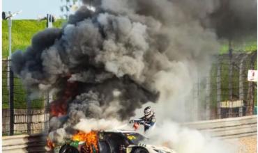 El heroico gesto de un piloto que conmueve al mundo: se metió entre las llamas para salvar a un rival atrapado en su auto