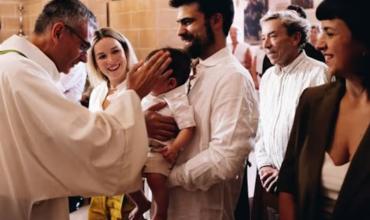 El imprevisto bautismo de Vito, el hijo de Sofía Pachano y Santiago Raimundo en una iglesia de Italia: “Pasaron cosas”