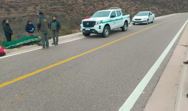 Un hombre voló por una barranca de 5 metros con su moto y terminó hospitalizado