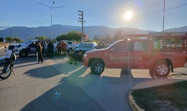 Un niño de 3 años resultó herido tras un fuerte choque entre una moto y un auto