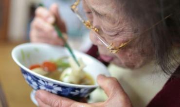 Japón alcanzó un récord de personas mayores de 100 años, pero enfrenta una grave crisis