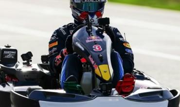 Max Verstappen largó último y superó a 100 pilotos durante un particular desafío en Silverstone