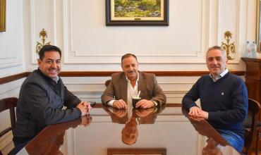Ricardo Quintela se reunió con Andres "Cuervo" Larroque y advirtió sobre la recesión y el deterioro social 