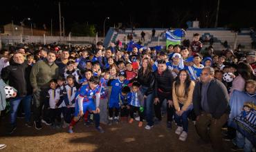 Florencia López entregó equipamiento a más de 50 escuelas de fútbol infantil y anunció que el programa llegará al interior