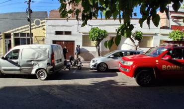 Chocaron una camioneta y una moto en pleno centro