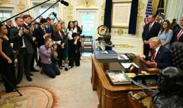Estados Unidos: ordenan “restablecer de inmediato” el acceso a la Casa Blanca a medios vetados
