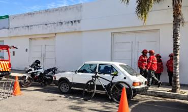 Una mujer resultó herida tras chocar contra la puerta abierta de un automóvil