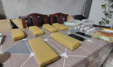 Detienen a cinco personas y secuestran cocaína y casi 20 kilos de marihuana tras operativos en Ciudad Oculta