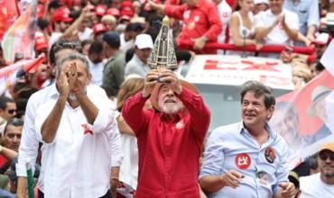 Elecciones en Brasil: Lula busca el voto católico en medio de fake news y una fuerte controversia sobre la Virgen de Aparecida