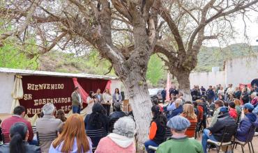 Quintela inauguró energía solar e internet en una escuela rural de La Laguna, en Rosario Vera Peñaloza