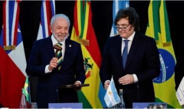 A cuatro días de las elecciones en Brasil, Milei volvió a calificar de “ladrón” a Lula y respaldó a Flávio Bolsonaro