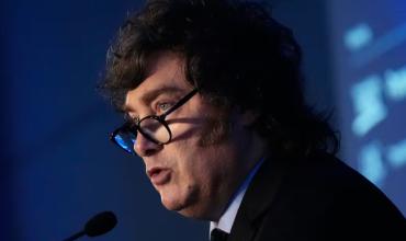 Javier Milei volvió a cargar contra la prensa y la calificó de “sicarios de la pluma”