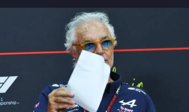 Desopilante jugada de Briatore: engañó a todos los periodistas de la F1 con una hoja en blanco