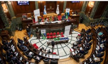 Estudiantes secundarios advierten que el alcohol normalizado y las apuestas online son las nuevas adicciones invisibles
