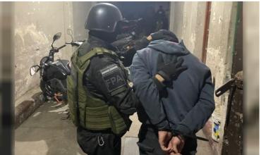 Desbaratan banda familiar que vendía drogas en Córdoba: detienen a padre, dos hijos y un amigo